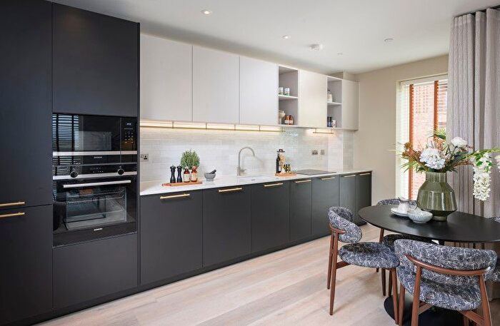 2 Bedroom Flat For Sale In Mary Neuner Road, London, N8