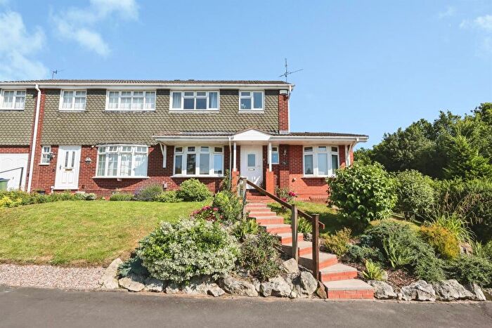 3 Bedroom Semi-Detached House For Sale In Muirfield Crescent, Tividale, Oldbury, B69