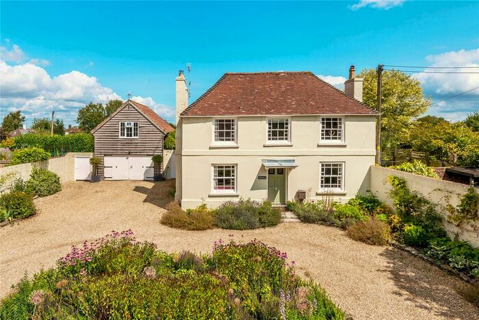 4 Bedroom Detached House For Sale In Crows Lane, Upper Farringdon, Alton, Hampshire, GU34