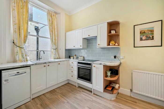 2 Bedroom Flat To Rent In St. Georges Drive, London, SW1V