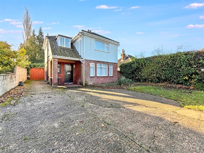 4 Bedroom Detached House For Sale In Dereham Road, Norwich, NR5