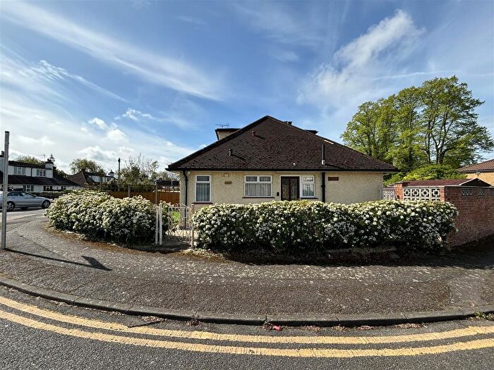 3 Bedroom Semi-Detached House To Rent In Manor Waye, Uxbridge, UB8