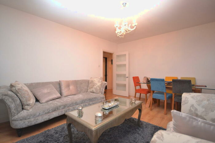 3 Bedroom Apartment To Rent In Falloden Court, Brookland Rise, Hampsted Garden Suburb, NW11