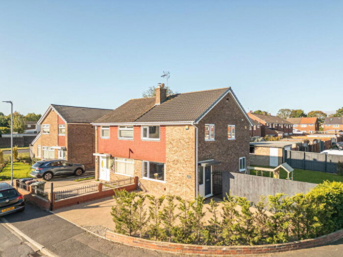 3 Bedroom Semi-Detached House For Sale In Hathaway Drive, Leeds, LS14