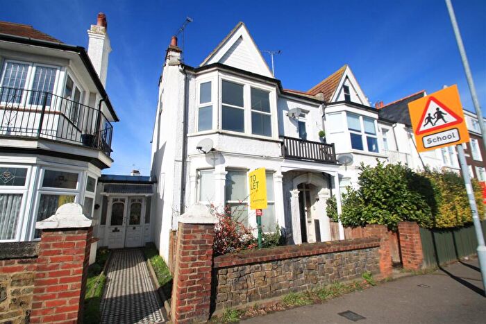 2 Bedroom Apartment To Rent In Leigh Road, Leigh-On-Sea, SS9