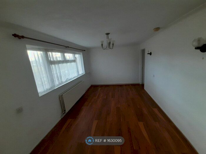 1 Bedroom Flat To Rent In Webb Rise, Stevenage, SG1