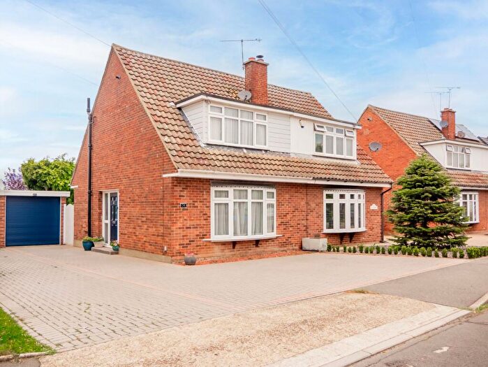 3 Bedroom Semi-Detached House For Sale In Lower Lambricks, Rayleigh, SS6