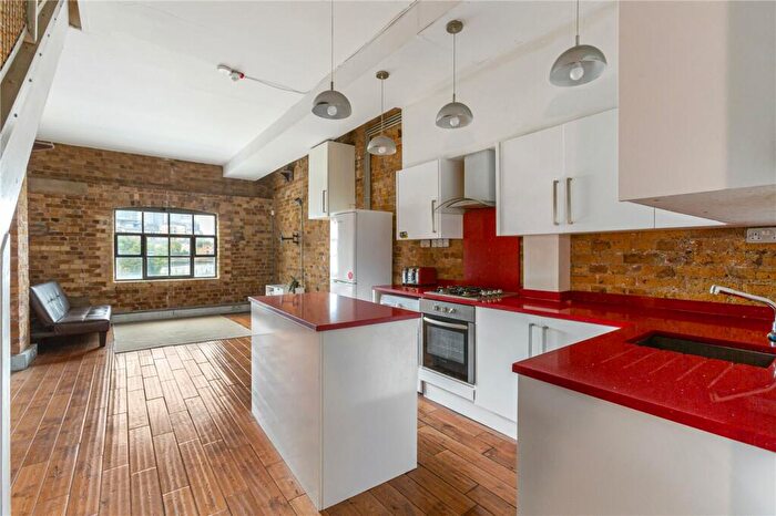 3 Bedroom Apartment To Rent In Orchard Place, London, E14