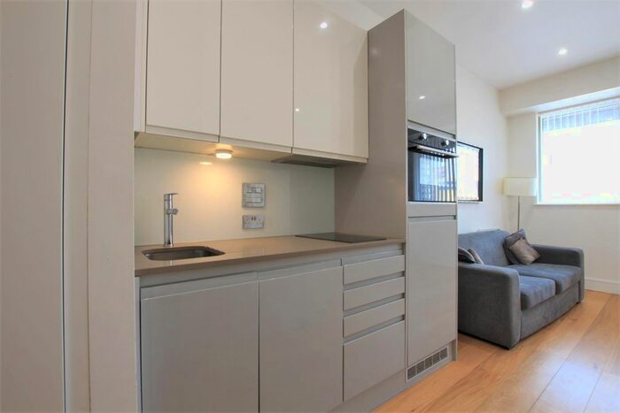 Studio To Rent In Craneshaw House, Douglas Road, Hounslow, TW3