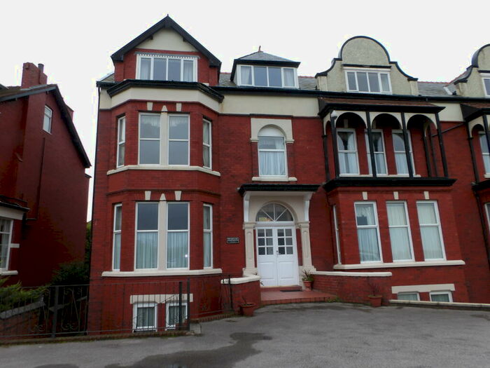 1 Bedroom Ground Flat To Rent In Promenade, Southport, PR9