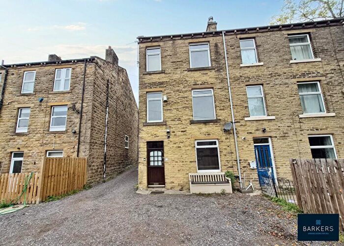 1 Bedroom End Of Terrace House For Sale In Bradford Road, Birkenshaw, BD11