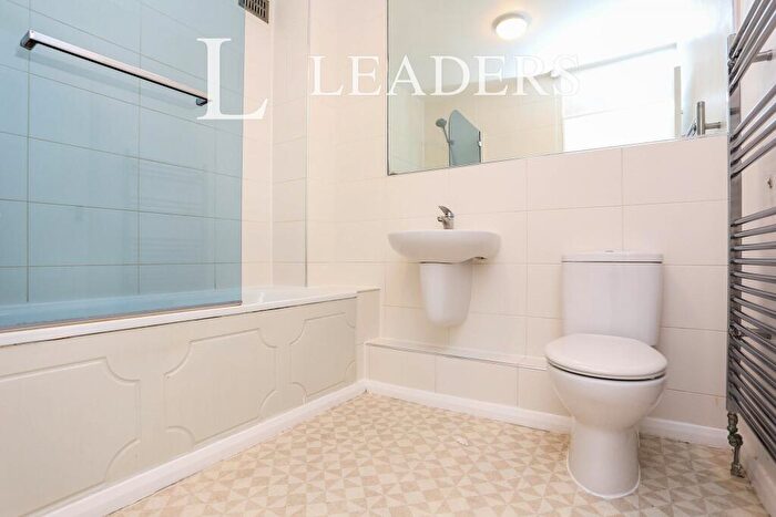 2 Bedroom Flat To Rent In Albemarle Road, Beckenham, BR3