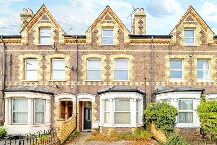 2 Bedroom Flat To Rent In Basingstoke Road, Reading, Berkshire, RG2