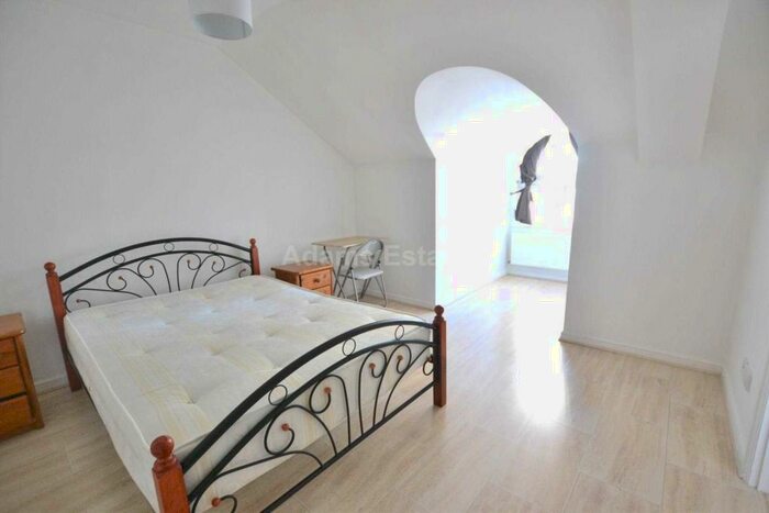 3 Bedroom Apartment To Rent In Grantely Heights, Reading, RG1