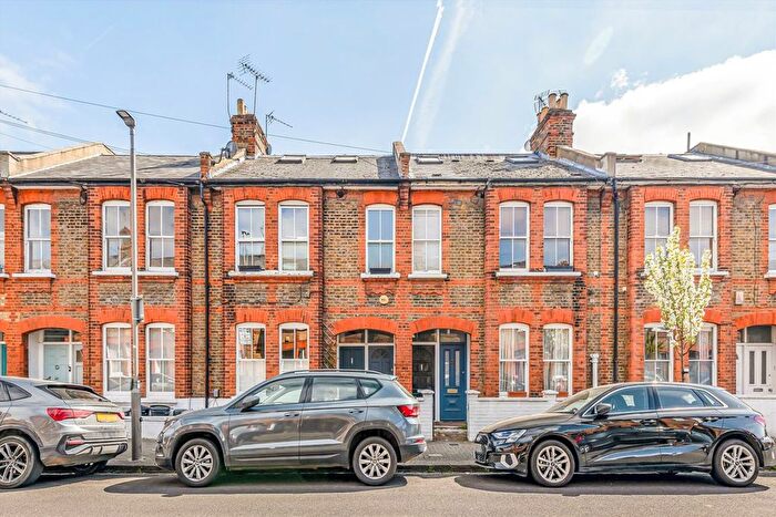 2 Bedroom Flat For Sale In Ingelow Road, Diamond Conservation Area, SW8