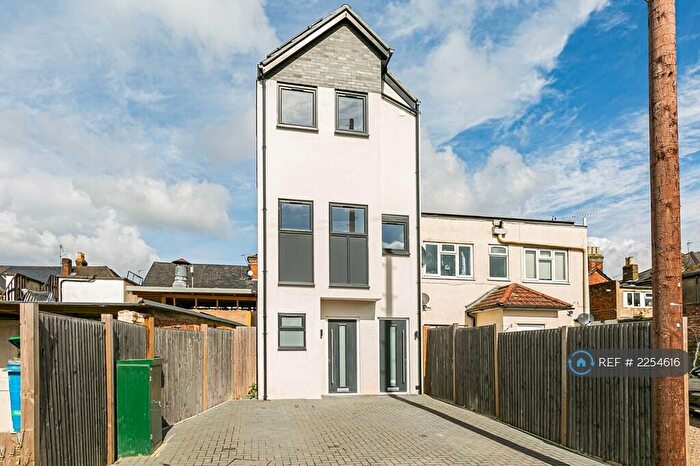 Studio To Rent In Service Road, Addlestone, KT15