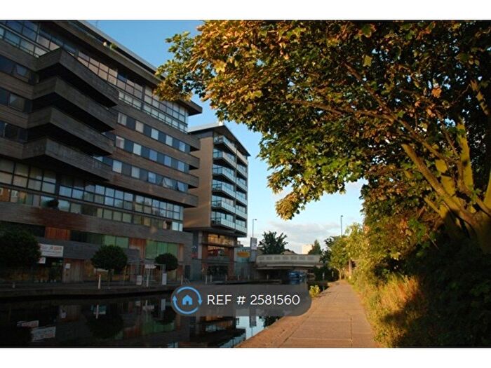 2 Bedroom Flat To Rent In Gainsborough Studios West, London, N1