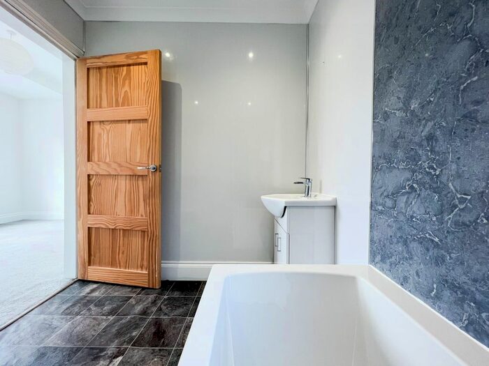 4 Bedroom Detached Bungalow To Rent In Duncombe Bank, Ferryhill, DL17