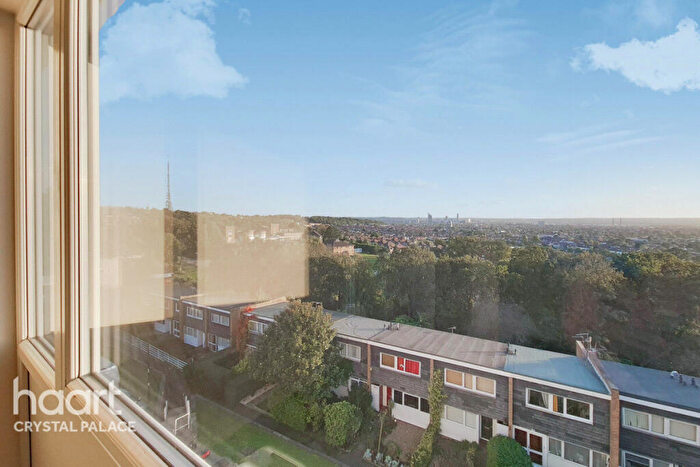 2 Bedroom Flat For Sale In Priory Crescent, London, SE19
