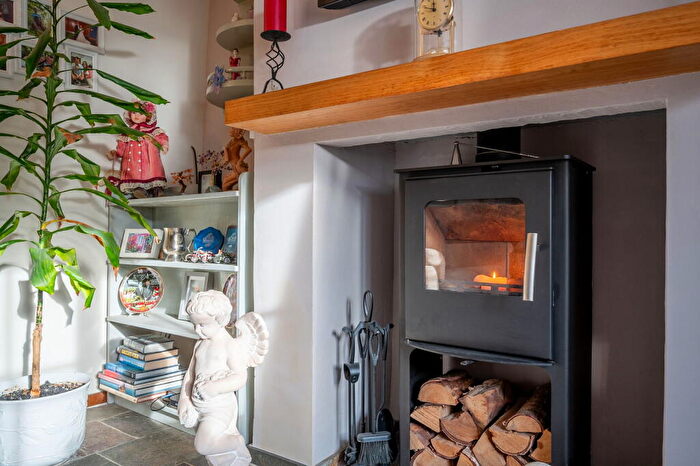 2 Bedroom Cottage For Sale In Mulberry Cottage, Croughton, NN13