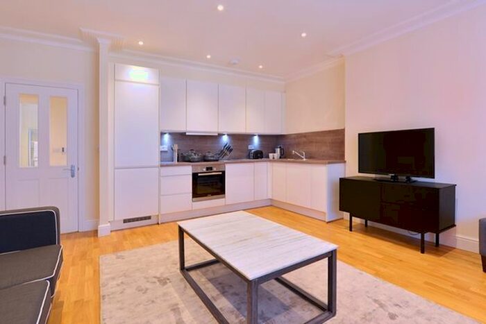 2 Bedroom Flat To Rent In Hamlet Gardens, London, W6