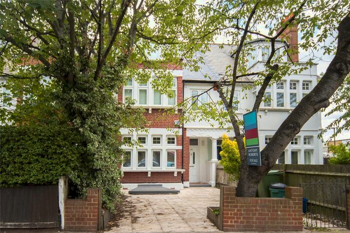 5 Bedroom Detached House To Rent In Sheen Road, Richmond, Surrey, TW9