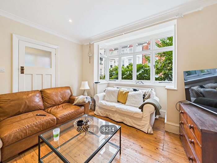 3 Bedroom Semi-Detached House To Rent In Lorna Road, Hove, BN3