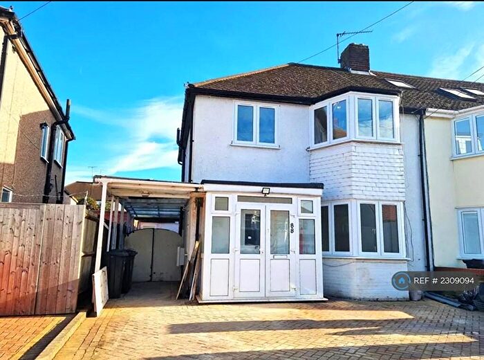 5 Bedroom Semi-Detached House To Rent In Cheriton Avenue, Ilford, IG5