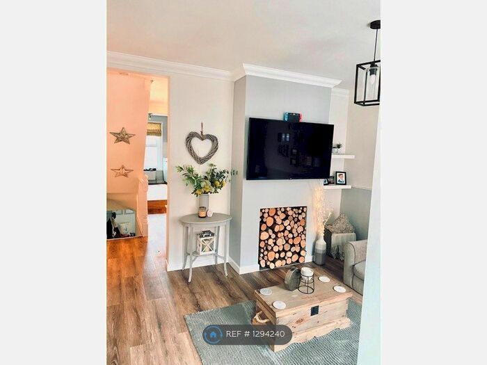 2 Bedroom Terraced House To Rent In Tennyson Road, Cowes PO31