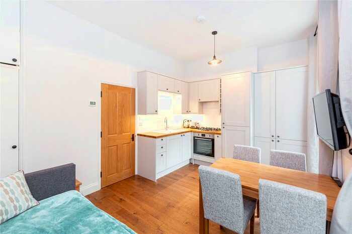 1 Bedroom Flat To Rent In Swinton Street, London, WC1X
