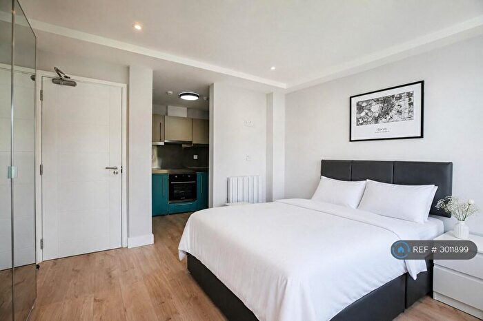 Studio To Rent In Birchanger Road, London, SE25