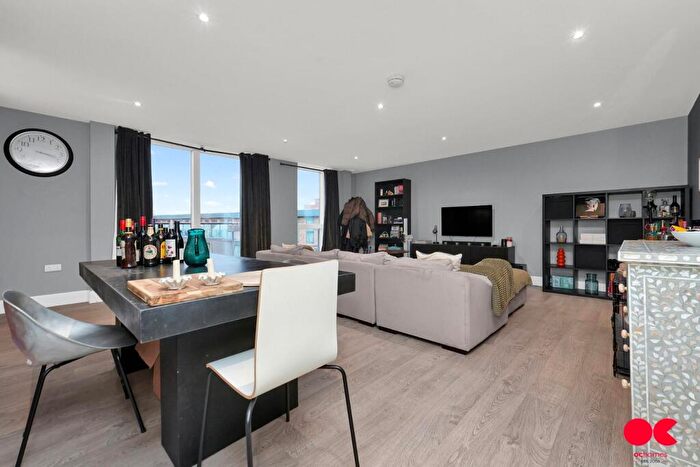 3 Bedroom Flat For Sale In Ruckholt Road, Leyton, E10