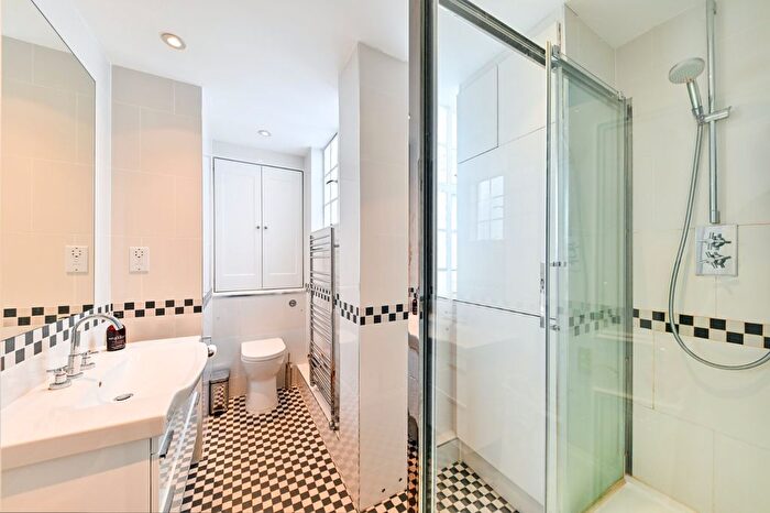 2 Bedroom Flat For Sale In Cornwall Gardens, London, SW7