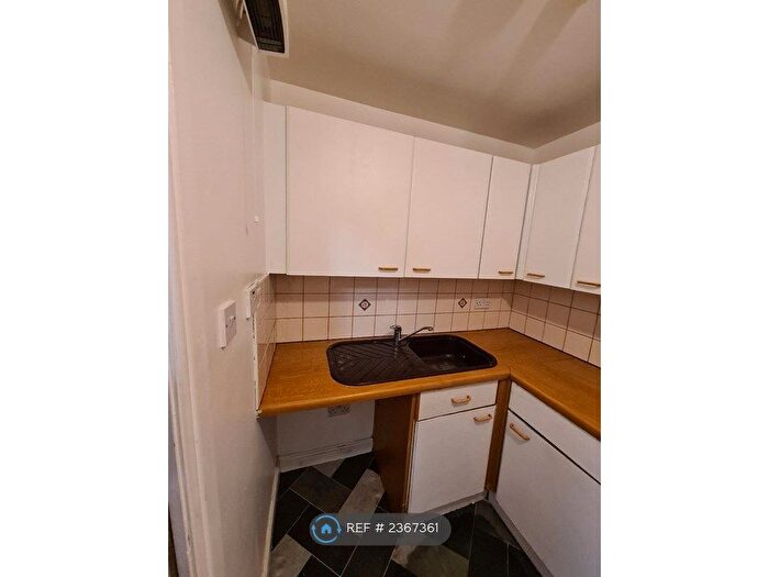 1 Bedroom Flat To Rent In North Street, Keighley, BD21