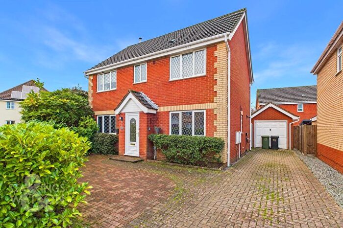 4 Bedroom Detached House For Sale In Mallow Way, Wymondham, NR18