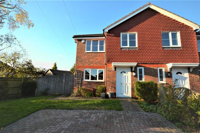 3 Bedroom Semi-Detached House To Rent In Old Harrow Road, St. Leonards-On-Sea, TN37