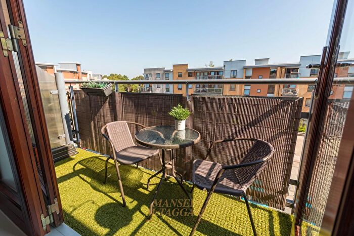 2 Bedroom Flat For Sale In Commonwealth Drive, Nokes Court, RH10