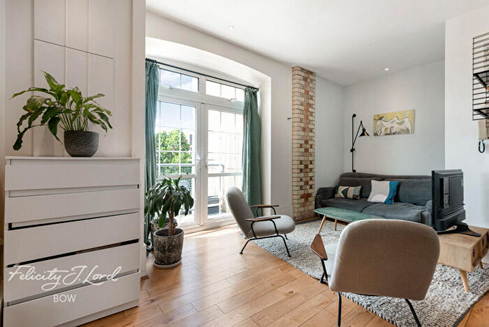 2 Bedroom Apartment For Sale In Morris Road, London, E14
