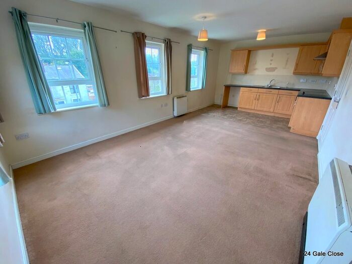 2 Bedroom Flat To Rent In Gale Close, Littleborough, OL15