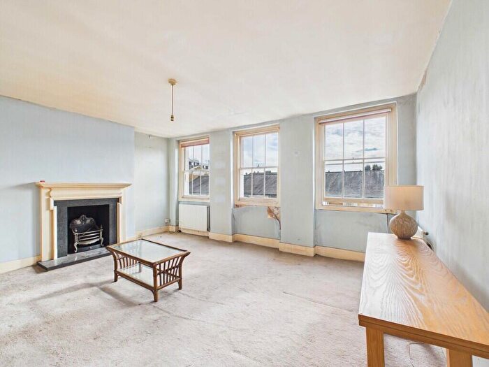 2 Bedroom Apartment For Sale In Surrey Square, Bermondsey, SE17