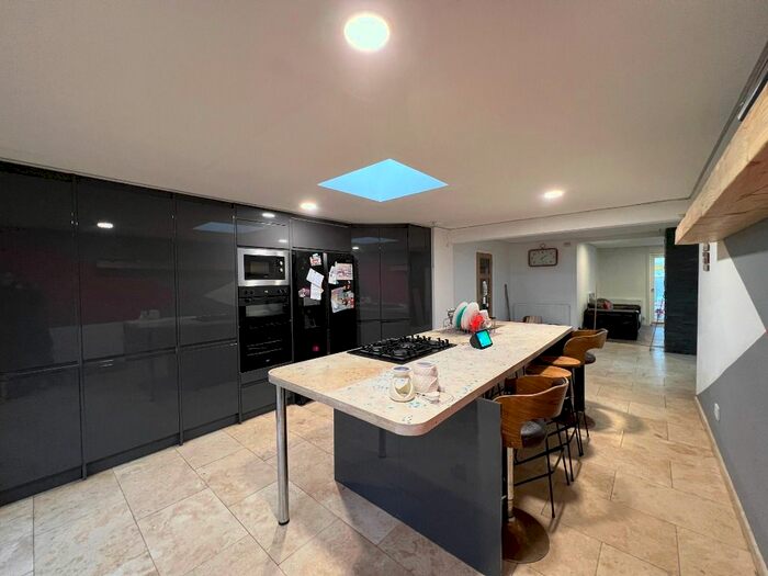 4 Bedroom Bungalow To Rent In Mill Of Murroes, Dundee, DD5