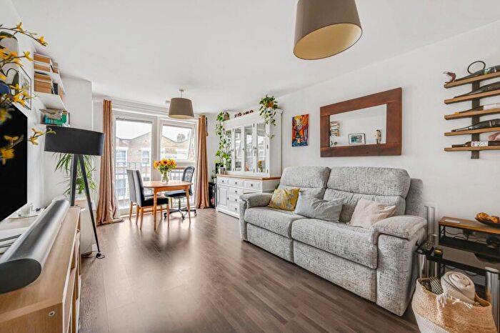 2 Bedroom Flat For Sale In Maygrove Road, West Hampstead, London, NW6