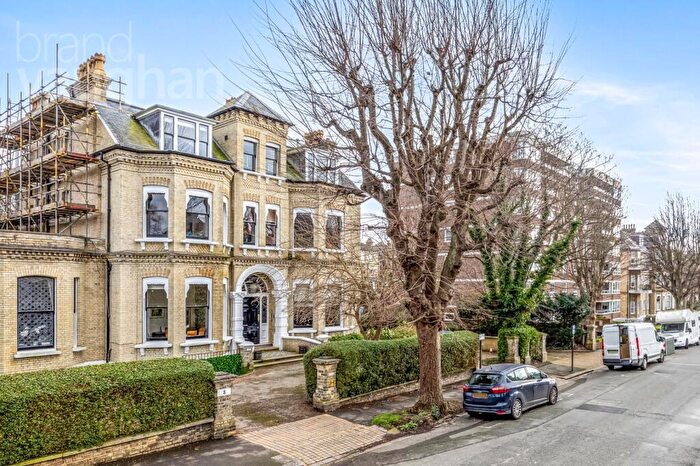 2 Bedroom Flat For Sale In Eaton Gardens, Hove, BN3