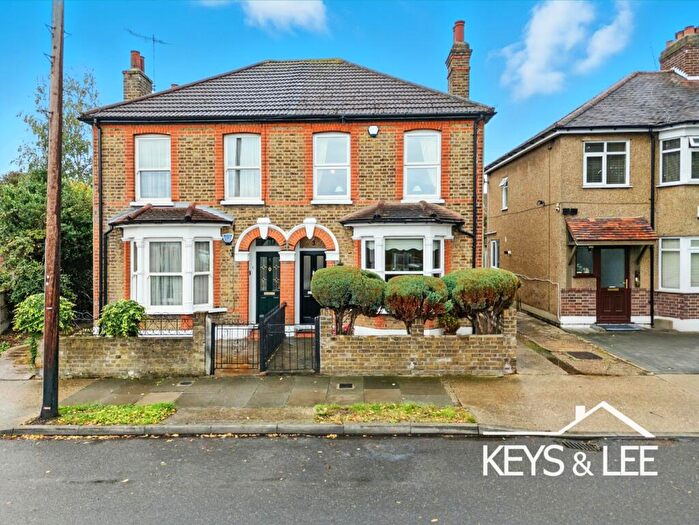 3 Bedroom Semi Detached House For Sale In Forest Road, Romford, RM7