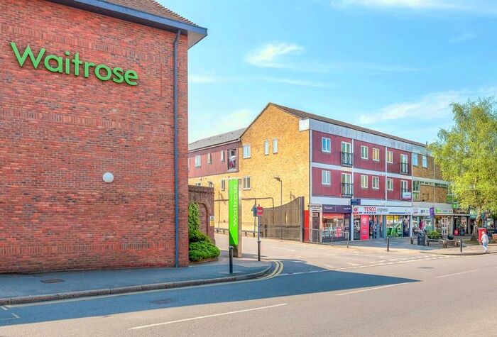 2 Bedroom Flat To Rent In High Street, Banstead, SM7