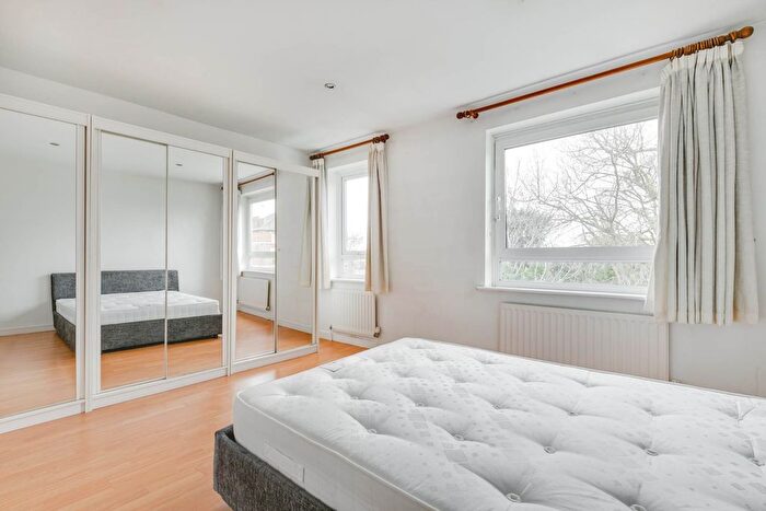 5 Bedroom Town House To Rent In Howards Lane, Putney, London, SW15