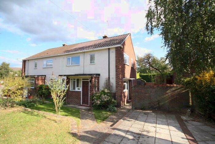 3 Bedroom Semi-Detached House To Rent In Sylvester Road Maidenhead Berkshire, SL6