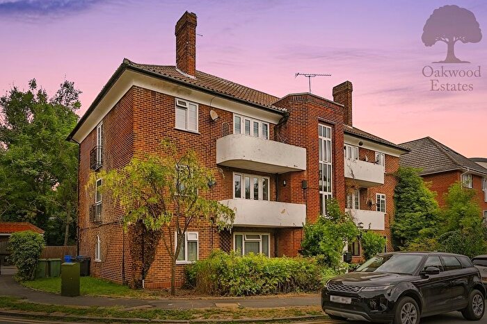 2 Bedroom Flat To Rent In Courtlands, Maidenhead, SL6