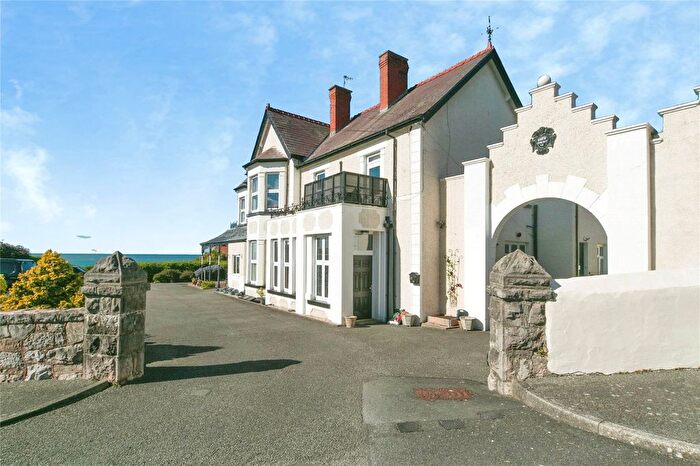 2 Bedroom Flat For Sale In Queens Road, Old Colwyn, Colwyn Bay, Conwy, LL29