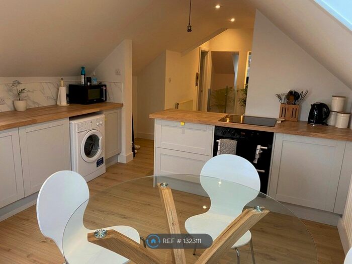 2 Bedroom Flat To Rent In Rosemead, Tunbridge Wells, TN4